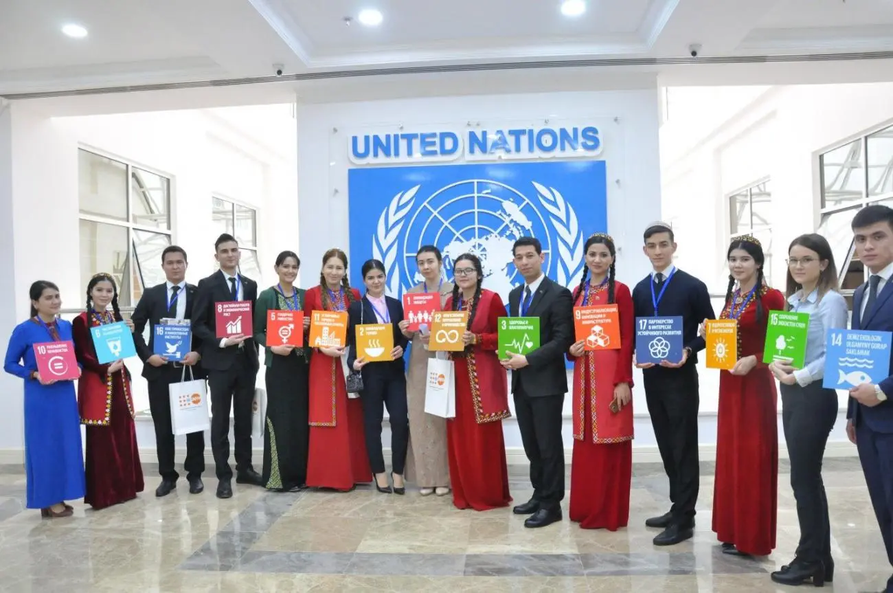 UNICEF IN TURKMENISTAN AND THE INSTITUTE OF STATE, LAW AND DEMOCRACY OF TURKMENISTAN HELD A CEREMONY OF PRESENTING CERTIFICATES TO YOUNG AMBASSADORS SDGS